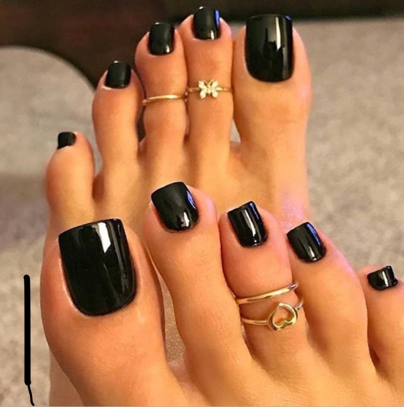 Long Fake Toenails Are This Summers Hottest Trend